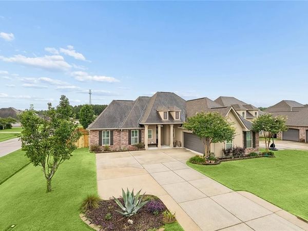 301 OLD PLACE Lane, Madisonville, LA 70447