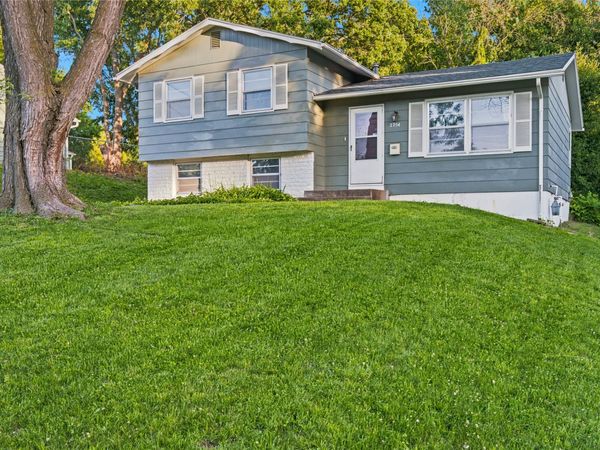 2754 Holcomb Avenue, Des Moines, IA 50310