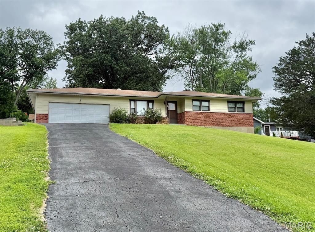 7127 Becker Road, Oakville, MO 63129 Main Photo