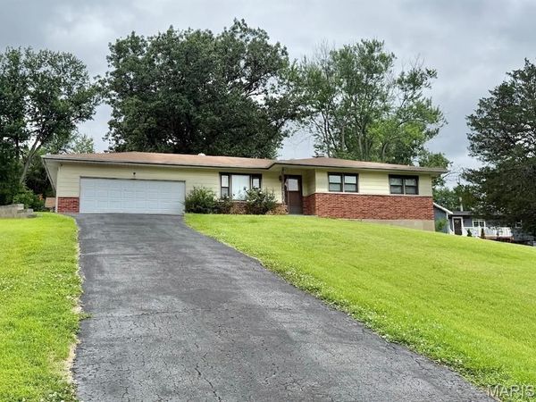 7127 Becker Road, Oakville, MO 63129