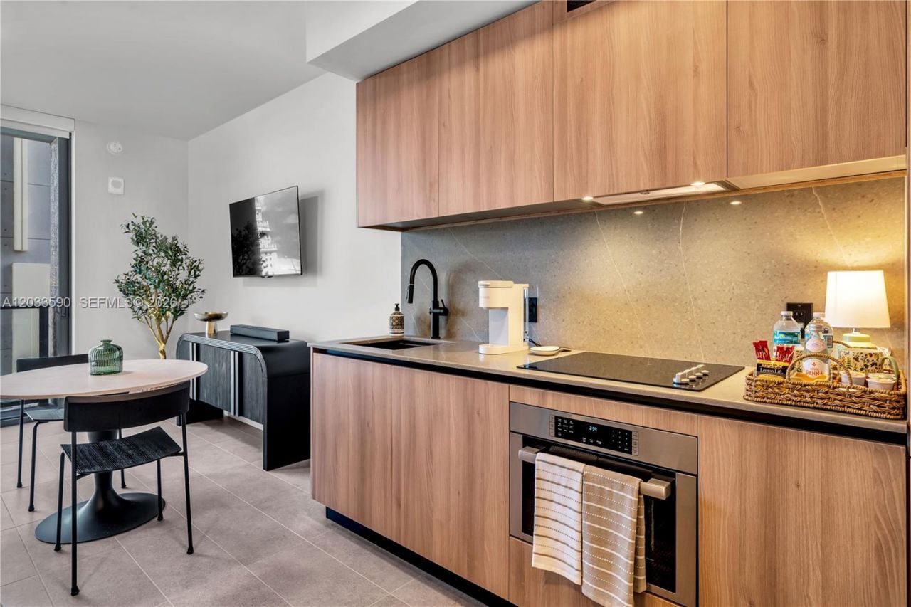 121 NE 5th St , Unit 1400, Miami, FL 33132 Photo