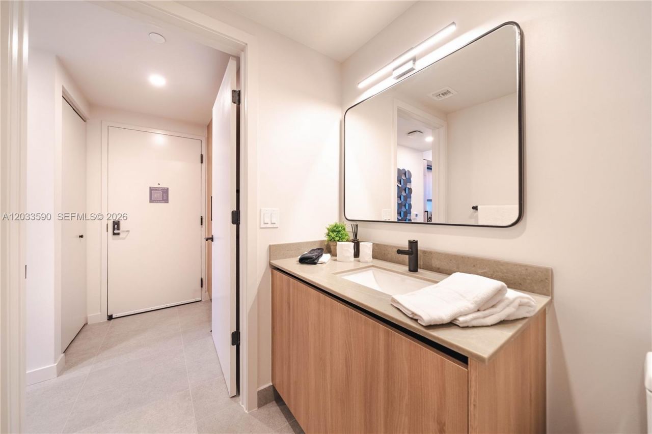 121 NE 5th St , Unit 1400, Miami, FL 33132 Photo