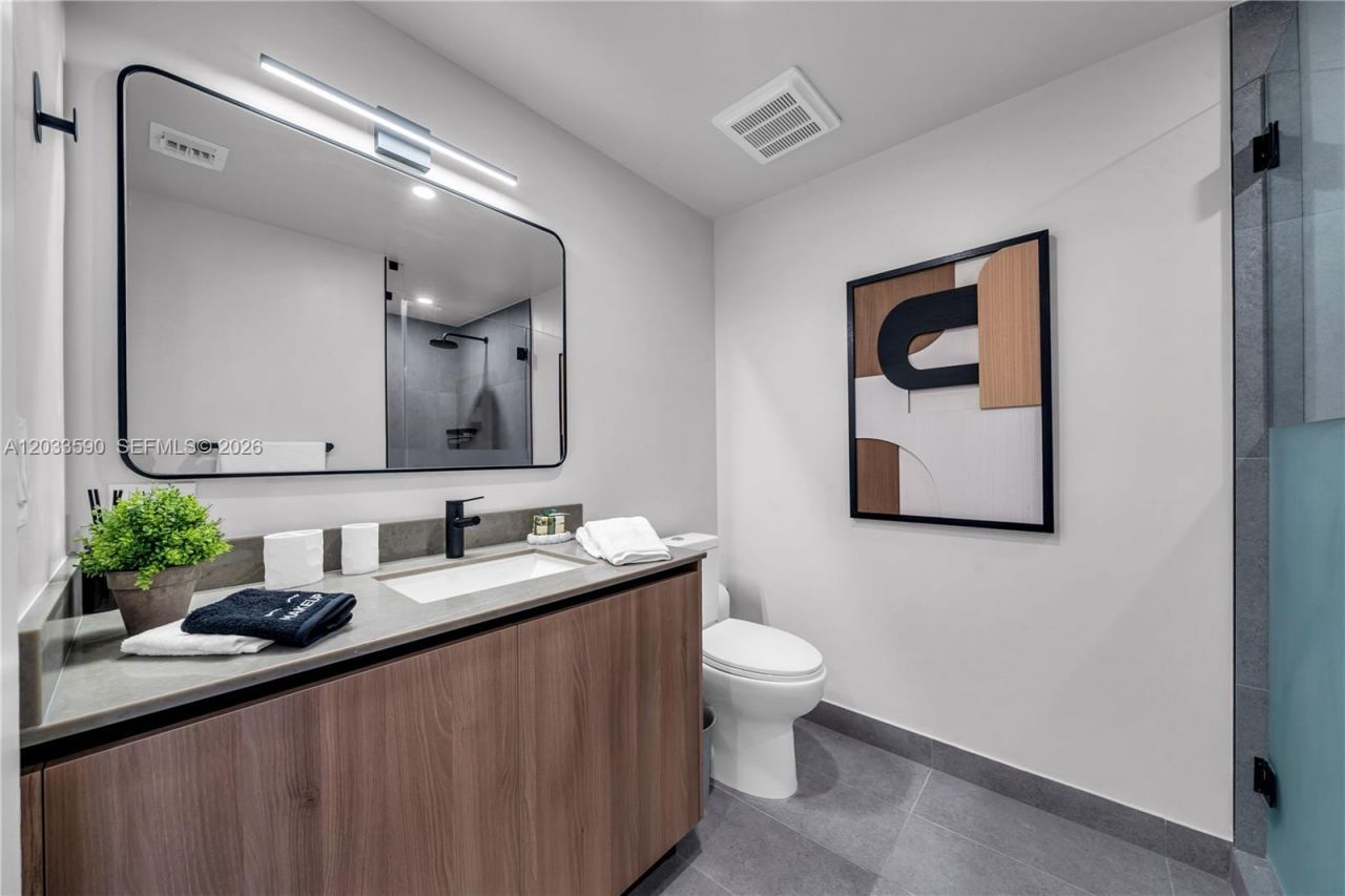 121 NE 5th St , Unit 1400, Miami, FL 33132 Photo