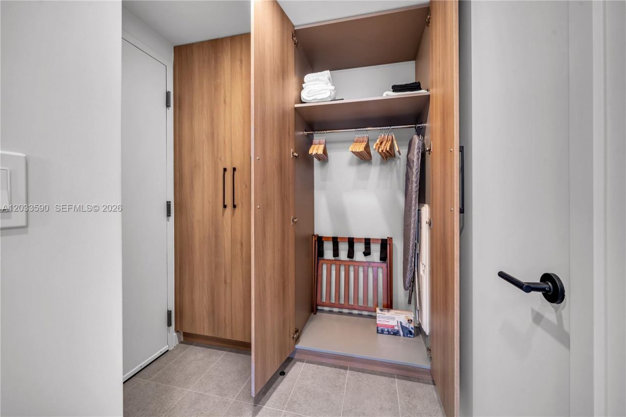 121 NE 5th St , Unit 1400, Miami, FL 33132 Photo