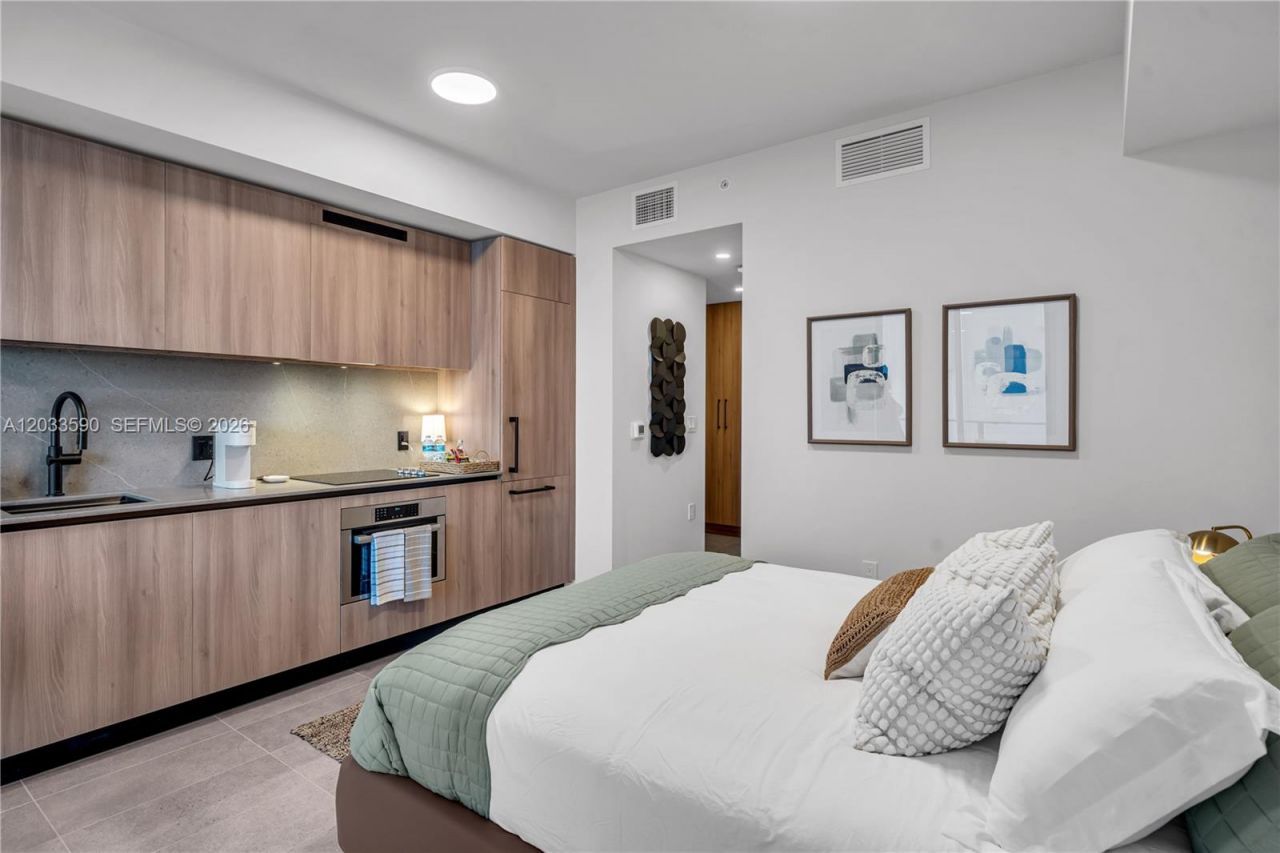 121 NE 5th St , Unit 1400, Miami, FL 33132 Photo