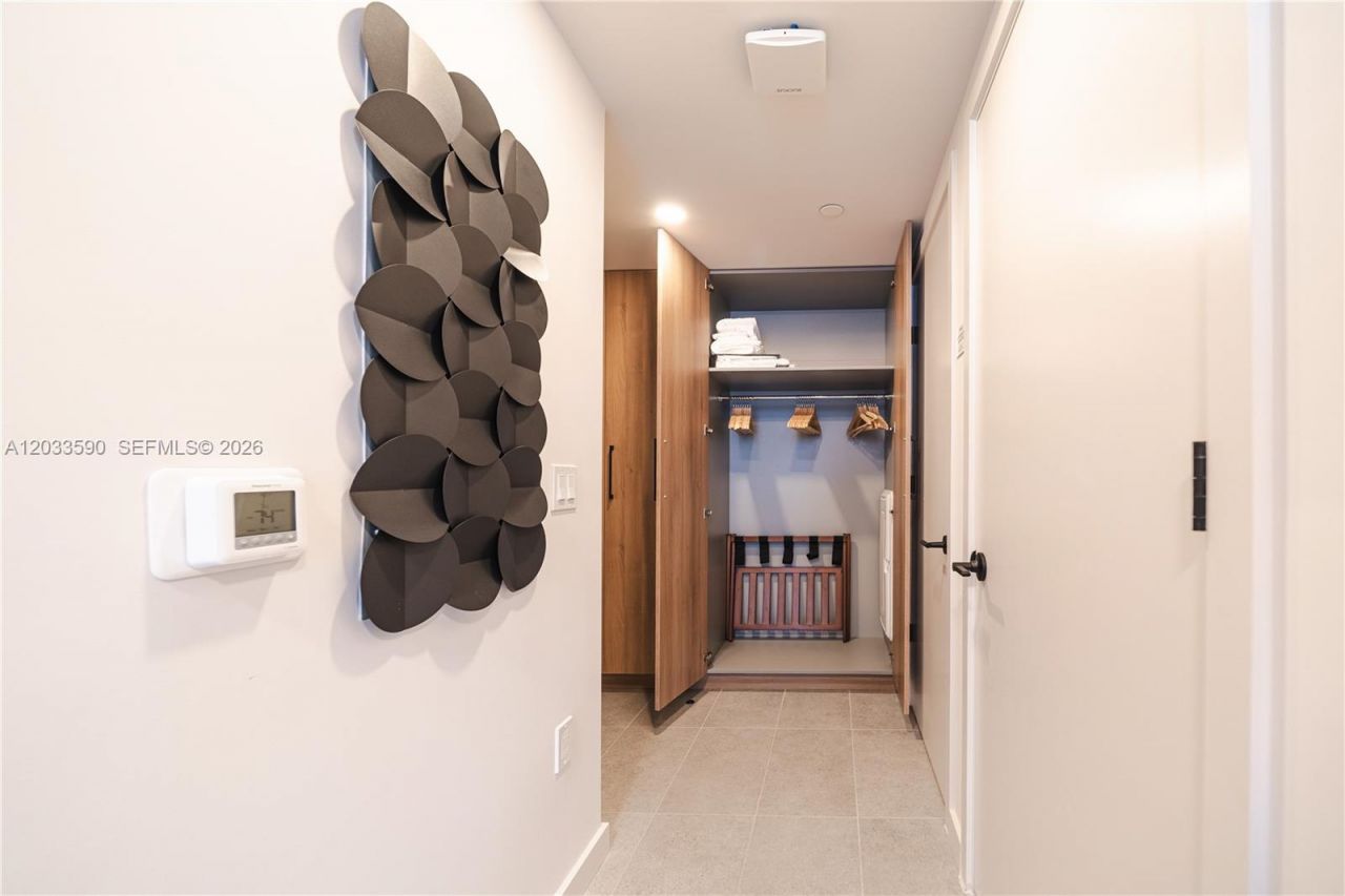 121 NE 5th St , Unit 1400, Miami, FL 33132 Photo