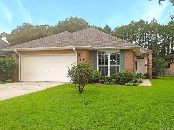 1449 Champions Green Dr, Gulf Breeze, FL 32563