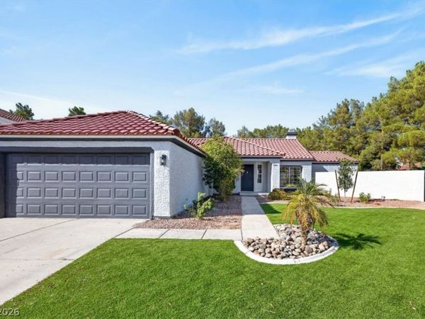3204 Crescent Run Court, Las Vegas, NV 89117