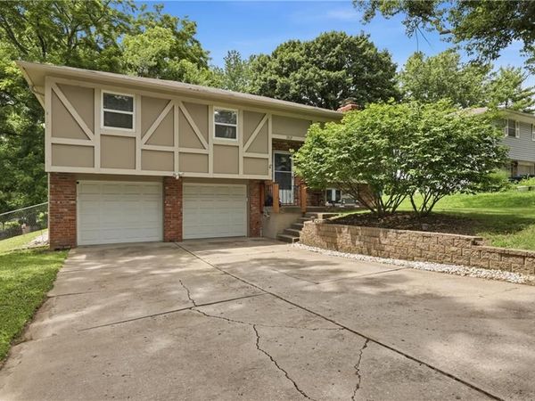 1917 SE Piccadilly Street, Blue Springs, MO 64014