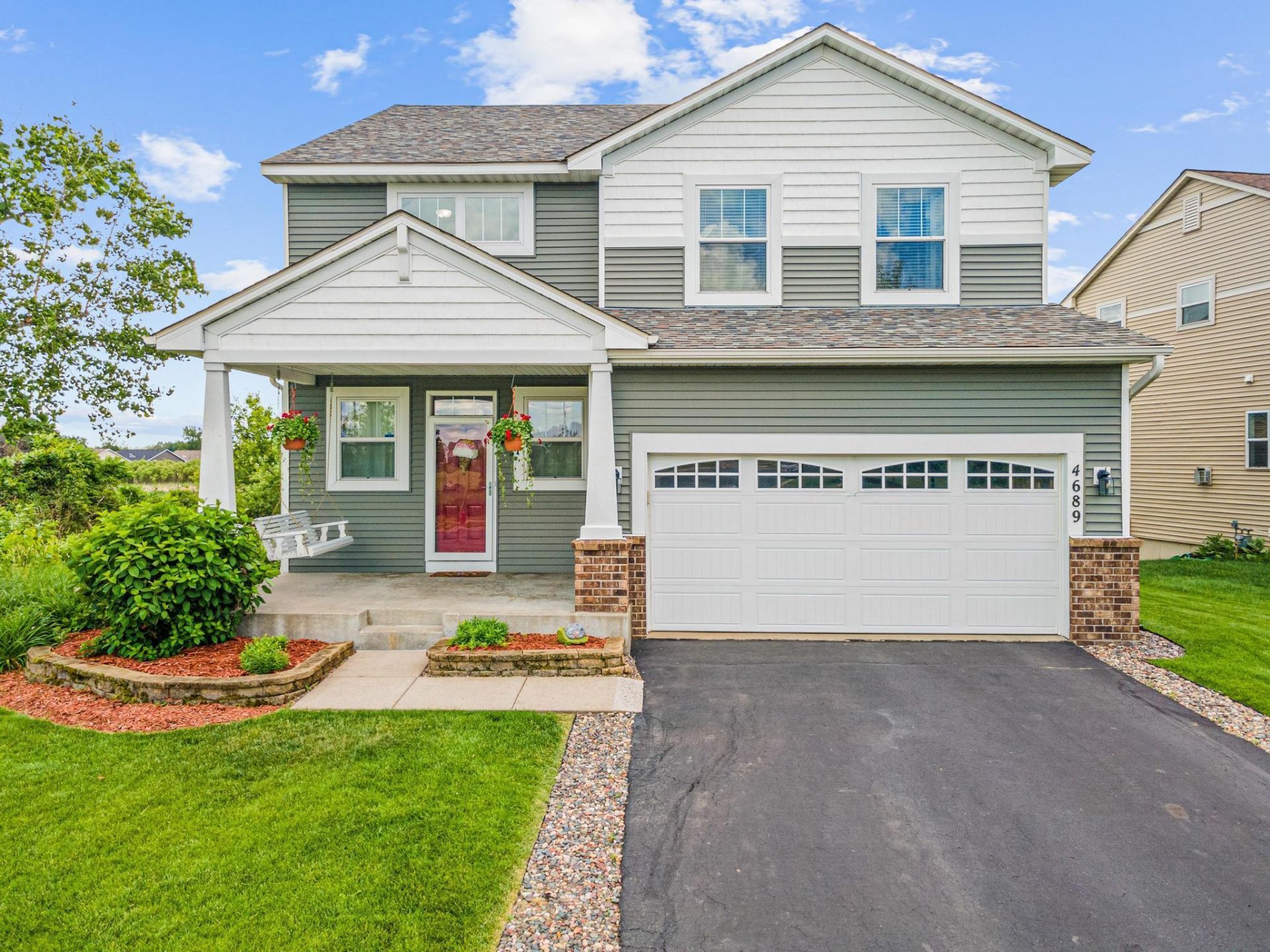 4689 Heritage Parkway N, Hugo, MN 55038 Main Photo
