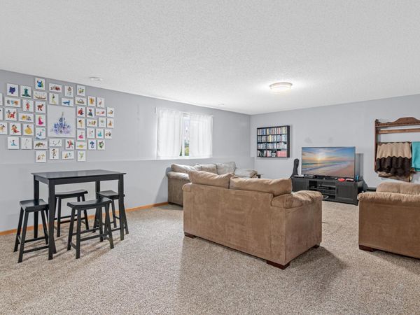 4689 Heritage Parkway N, Hugo, MN 55038