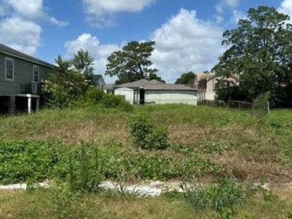 5720 WILDAIR Drive , New Orleans, LA 70122