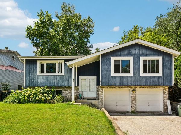6415 Wood Drive , Oakwood Hills, IL 60013