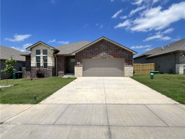 2060 Periwinkle Place, Centerton, AR 72719