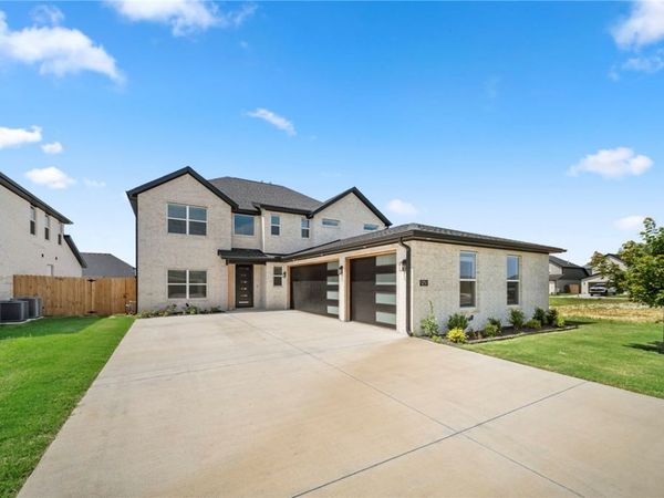 951 Moksha Street , Centerton, AR 72719
