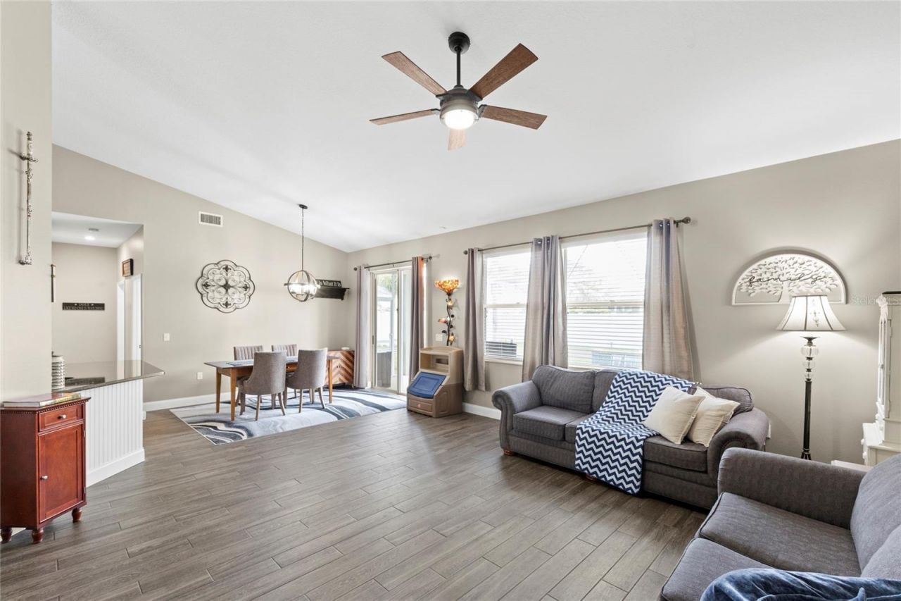 4038 Lithia Ridge Boulevard , Valrico, FL 33596 Photo