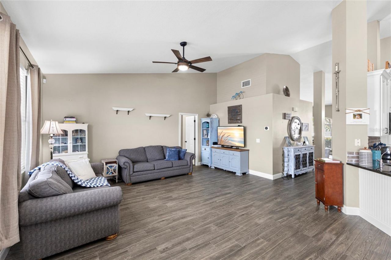 4038 Lithia Ridge Boulevard , Valrico, FL 33596 Photo