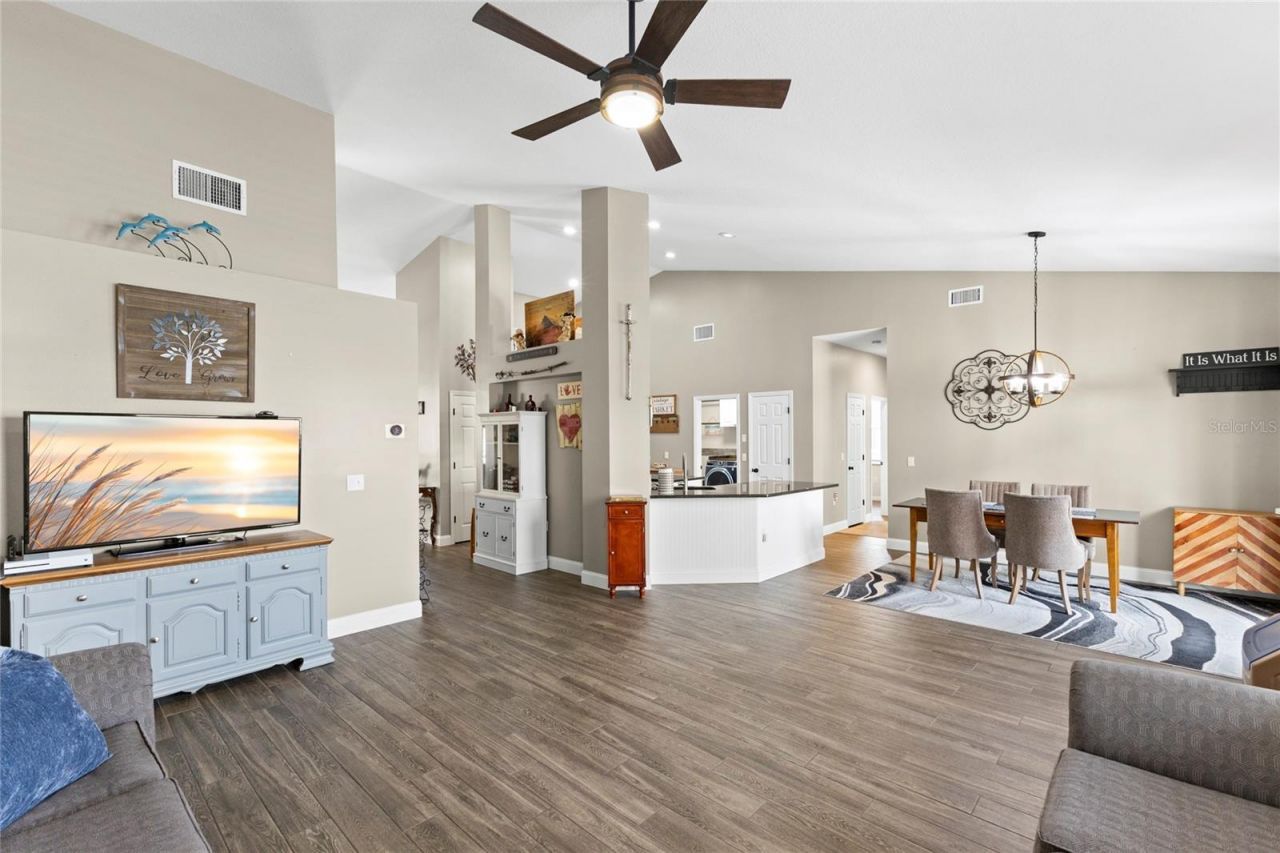 4038 Lithia Ridge Boulevard , Valrico, FL 33596 Photo