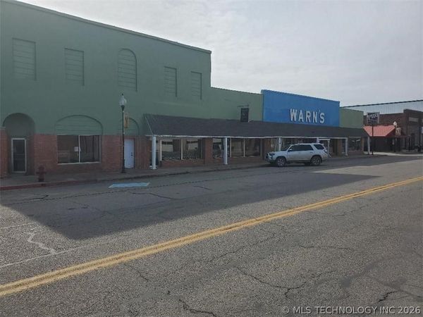 507 W Broadway Street , Okemah, OK 74859