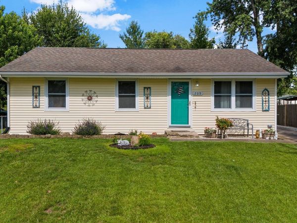 209 N LINNHILL Lane, Washington, IL 61571