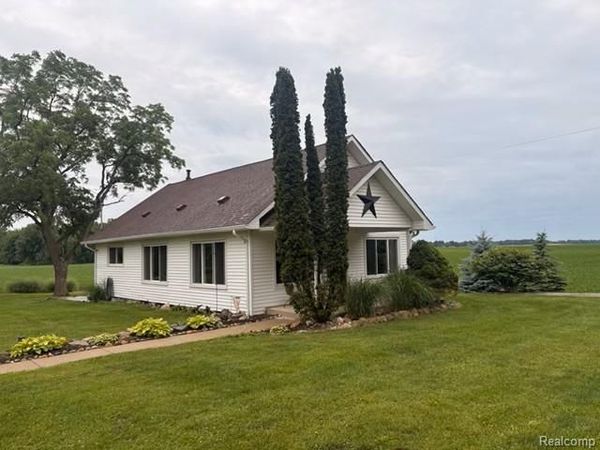 3658 Newburg Road, Shiawassee Twp, MI 48414