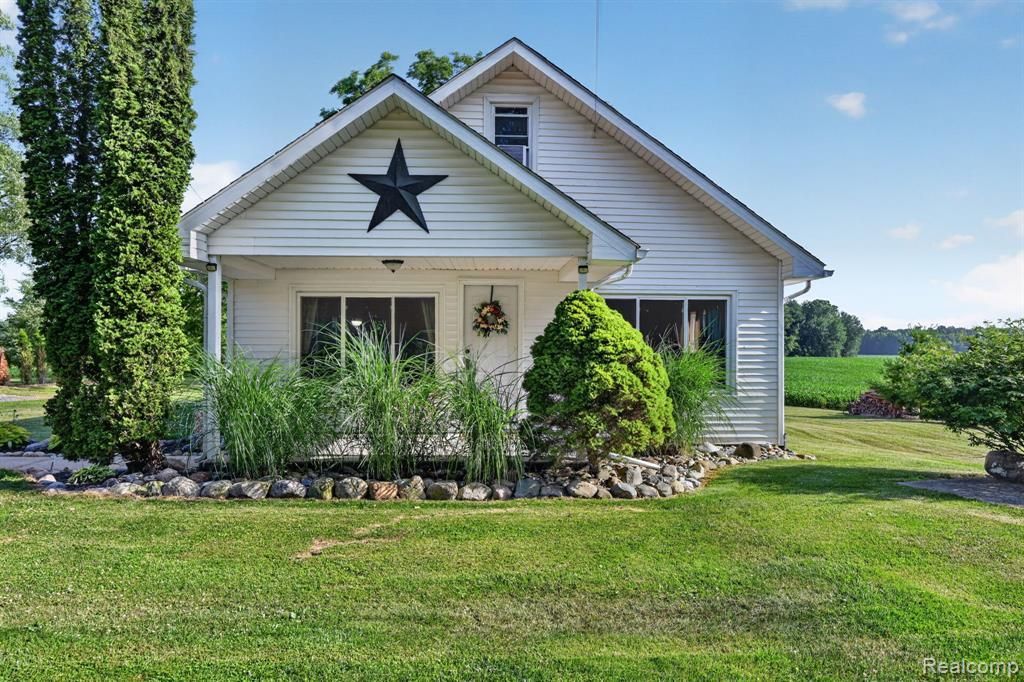 3658 Newburg Road, Shiawassee Township, MI 48414 Main Photo