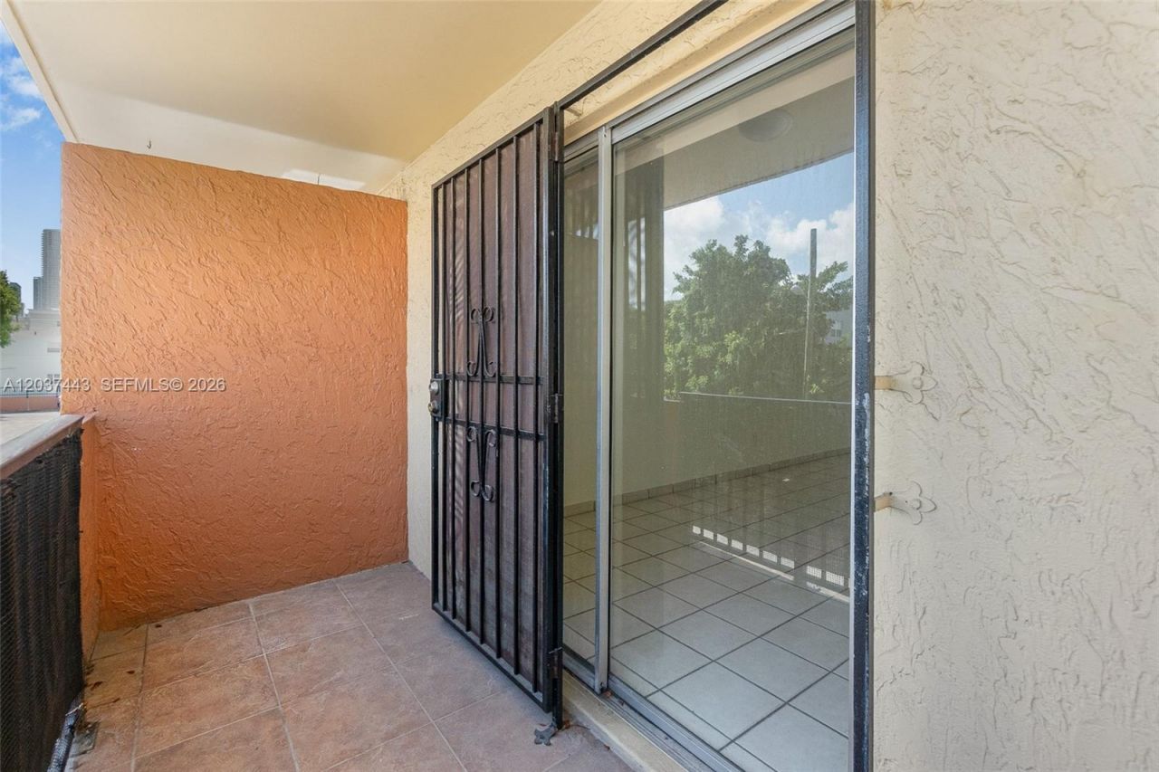 677 SW 9th Ave, Unit 212, Miami, FL 33130 Photo