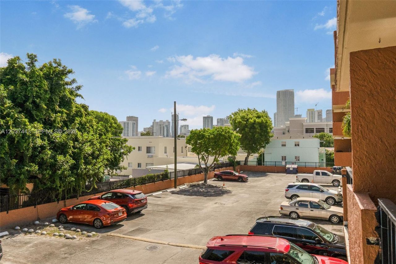677 SW 9th Ave, Unit 212, Miami, FL 33130 Photo