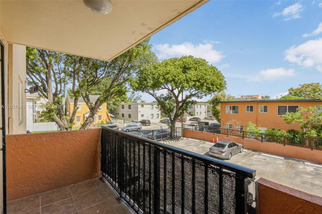 677 SW 9th Ave, Unit 212, Miami, FL 33130 Photo