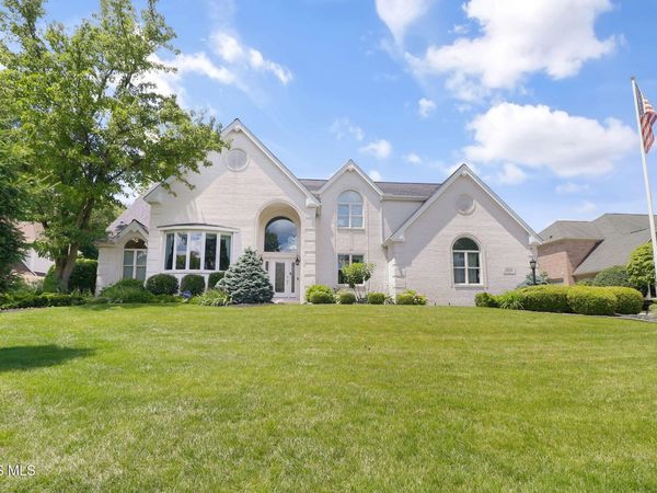602 Laguna Point, Holland, OH 43528