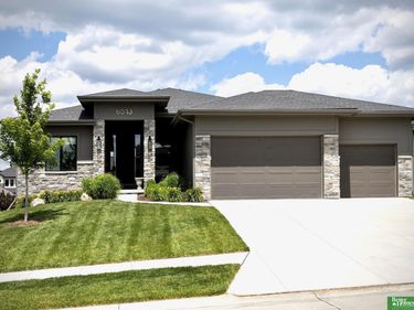6513 S 208th Avenue, Elkhorn, NE 68022