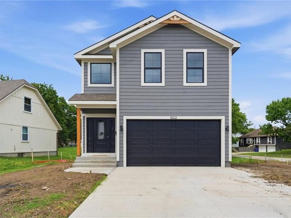 8012 E 130th Street, Grandview, MO 64030