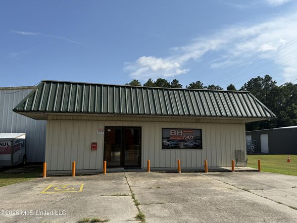 1704 E Canal Street, Picayune, MS 39466