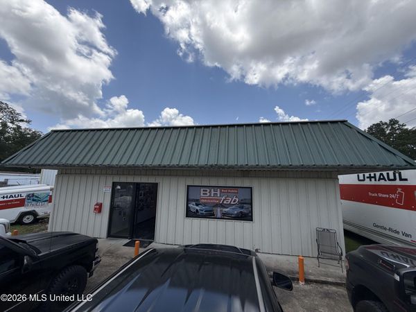 1704 E Canal Street, Picayune, MS 39466
