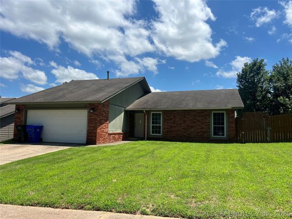 1105 W Fredericksburg Street , Broken Arrow, OK 74011