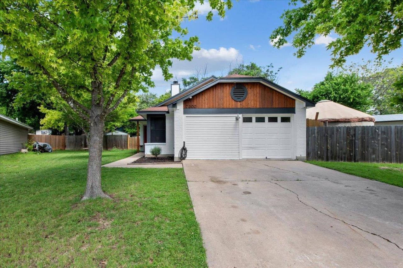 7300 Quicksilver Cir, Austin, TX 78744 Main Photo