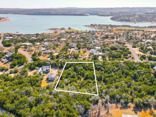 918 Debco LN , Spicewood, TX 78669