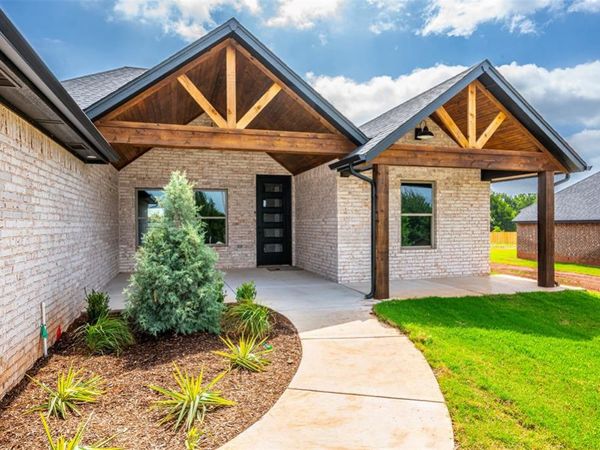 1109 Bridgeview Lane, Tuttle, OK 73089