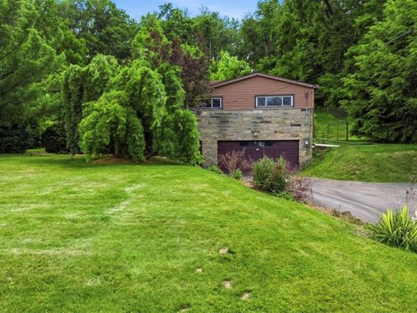 452 E McMurray Ct, Canonsburg, PA 15317