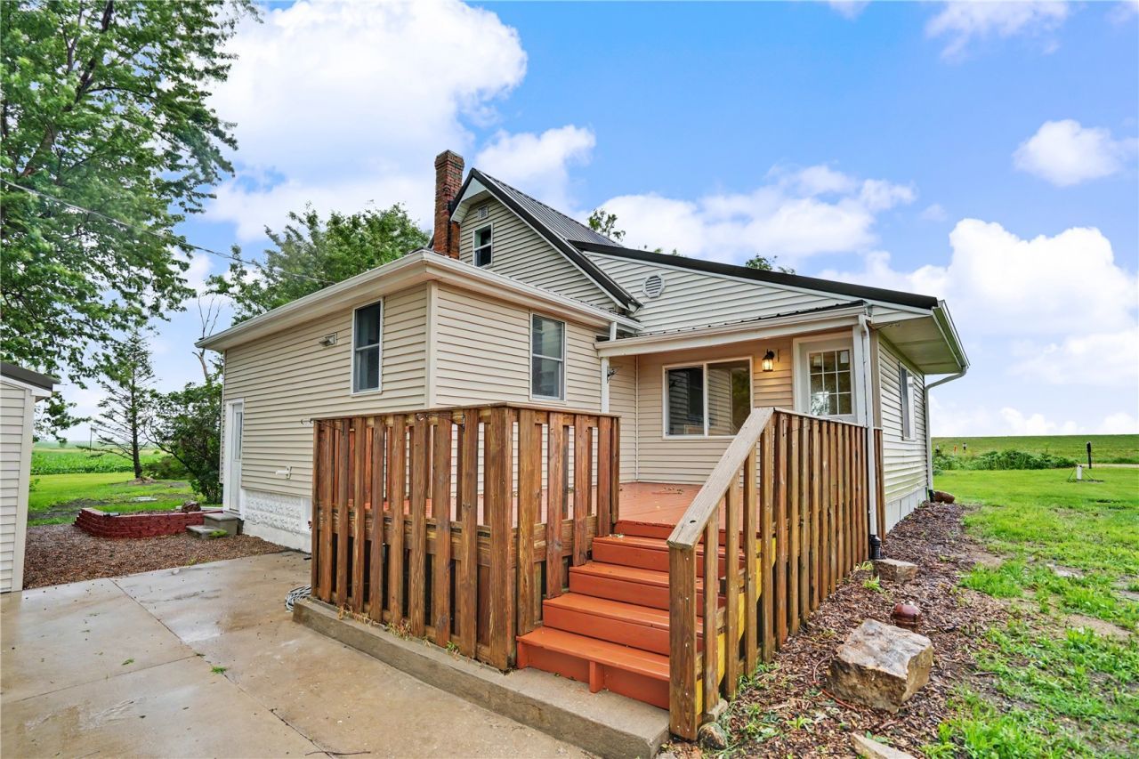 2026 130th St, Lowden, IA 52255 Main Photo