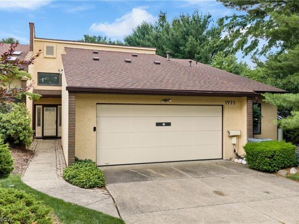 1935 Brookwood Drive , Akron, OH 44313