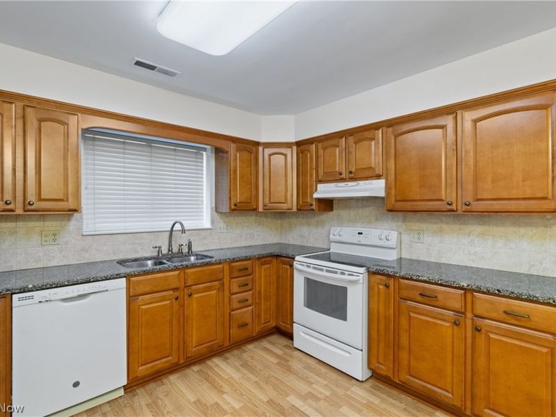 1935 Brookwood Drive, Akron, OH 44313 Photo 13