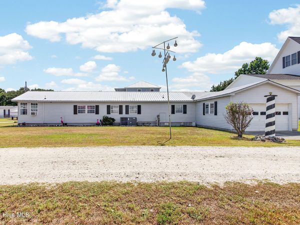 100 Crews Lane, Hubert, NC 28539