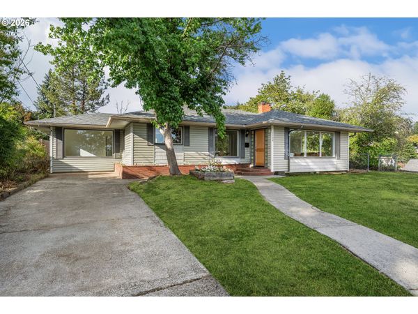 1166 NE KLAMATH AVE, Roseburg, OR 97470