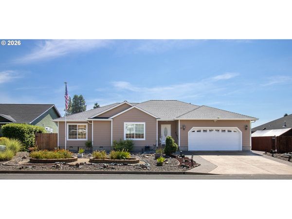 395 N SUMMERWOOD ST, Roseburg, OR 97471