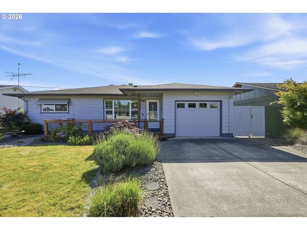 2236 UMPQUA RD, Woodburn, OR 97071