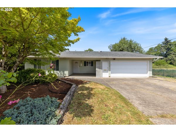 1025 N 3RD ST, Woodburn, OR 97071