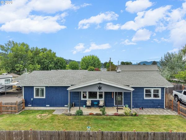 164 HAWTHORNE ST, Sutherlin, OR 97479