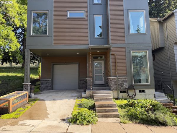 3971 VILLAGE CENTER SE DR, Salem, OR 97302