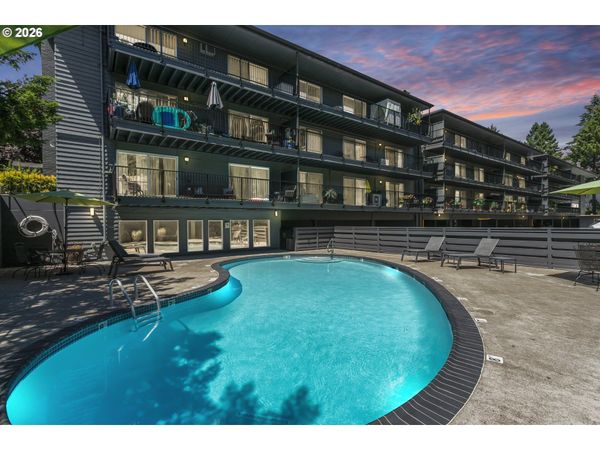 200 BURNHAM RD, Unit 306, Lake Oswego, OR 97034